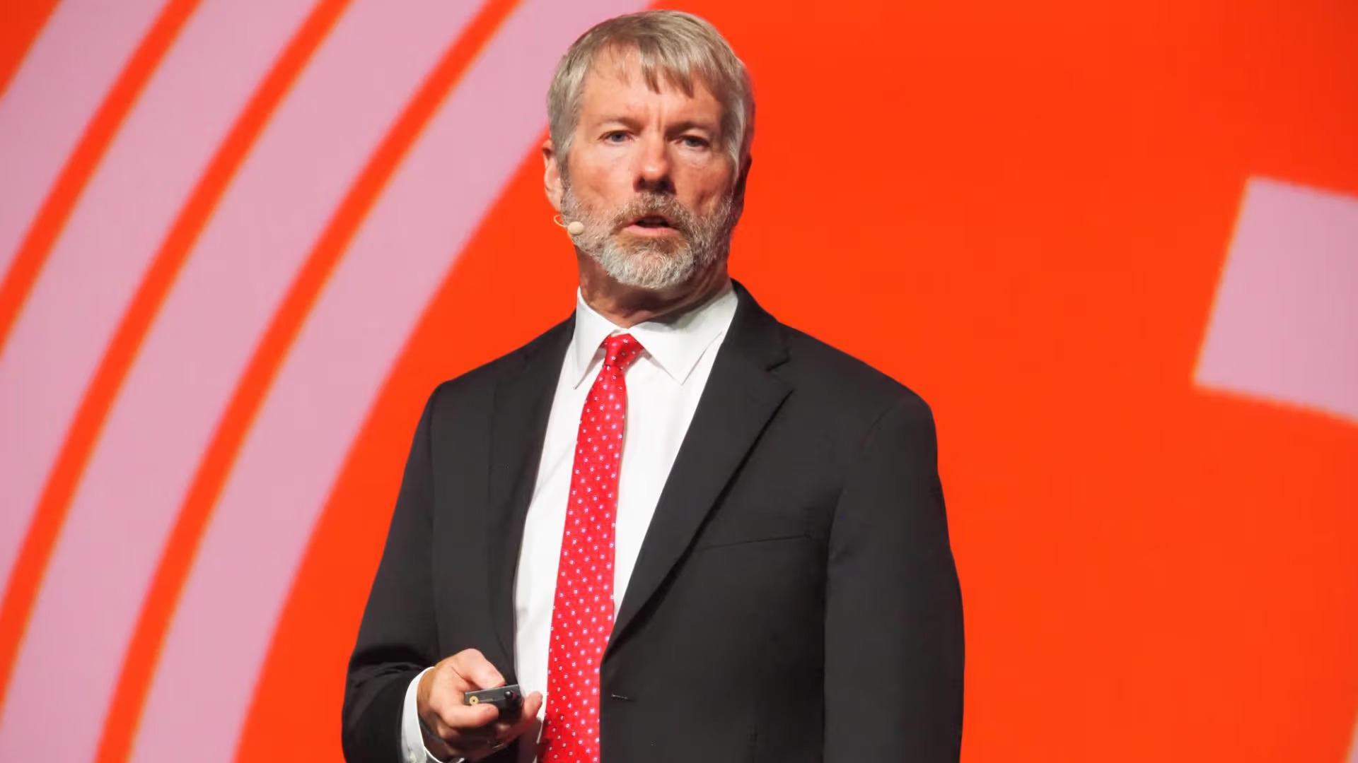 Tại sao chiến lược của Michael Saylor vượt trội so với việc hold Bitcoin?